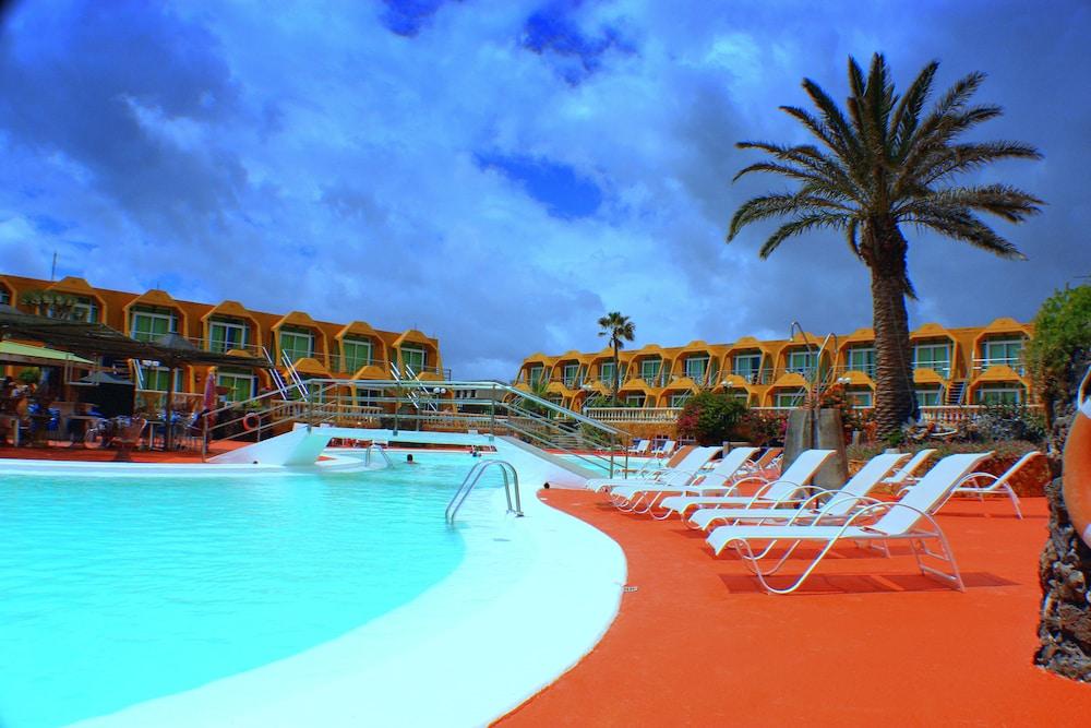 Aparthotel La Piramide Costa De Antigua Eksteriør bilde