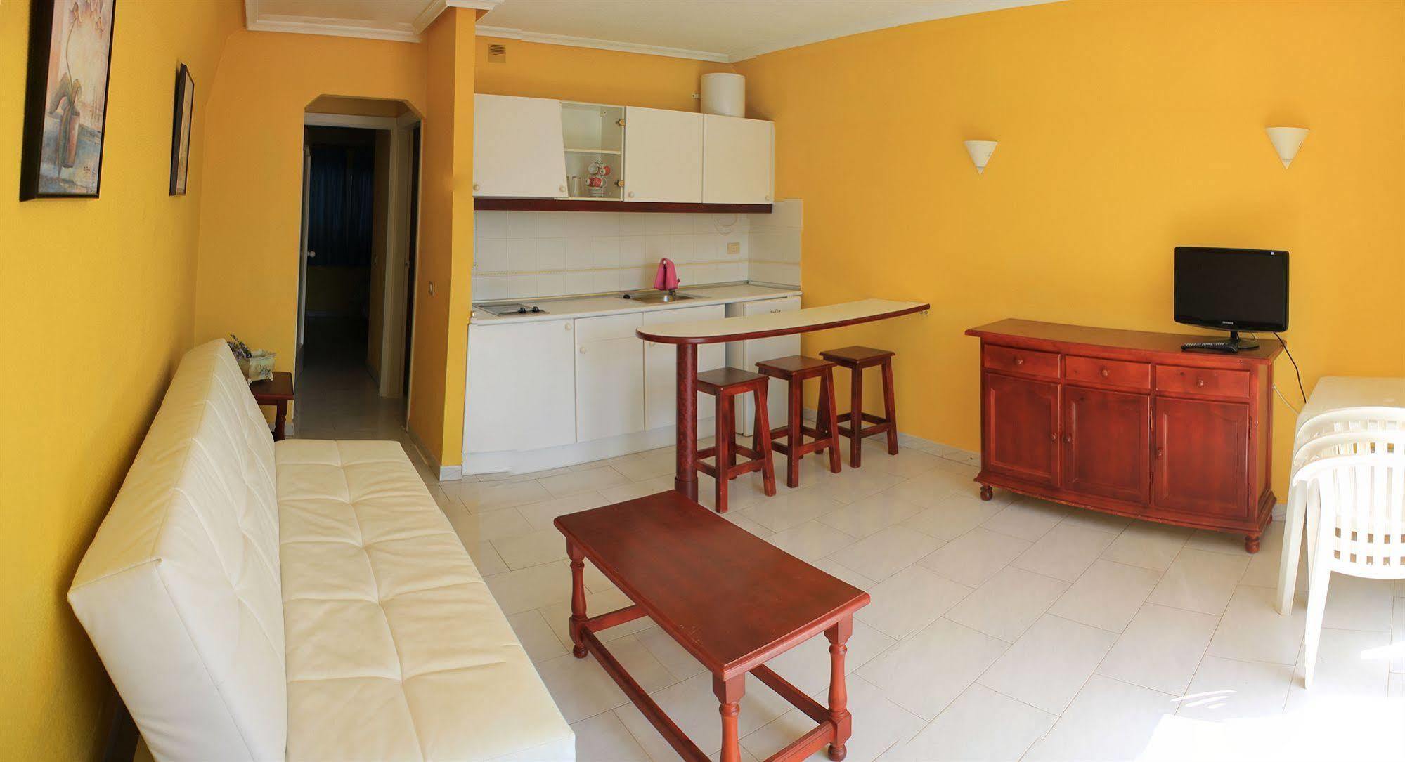 Aparthotel La Piramide Costa De Antigua Eksteriør bilde