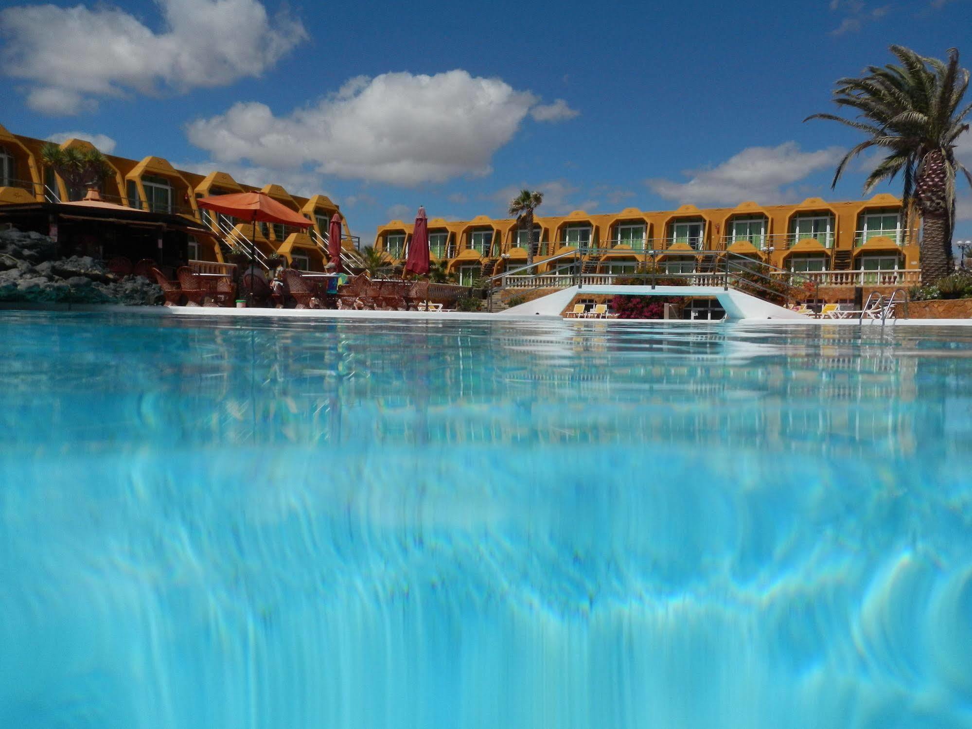 Aparthotel La Piramide Costa De Antigua Eksteriør bilde