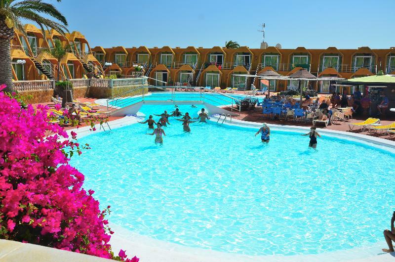 Aparthotel La Piramide Costa De Antigua Eksteriør bilde