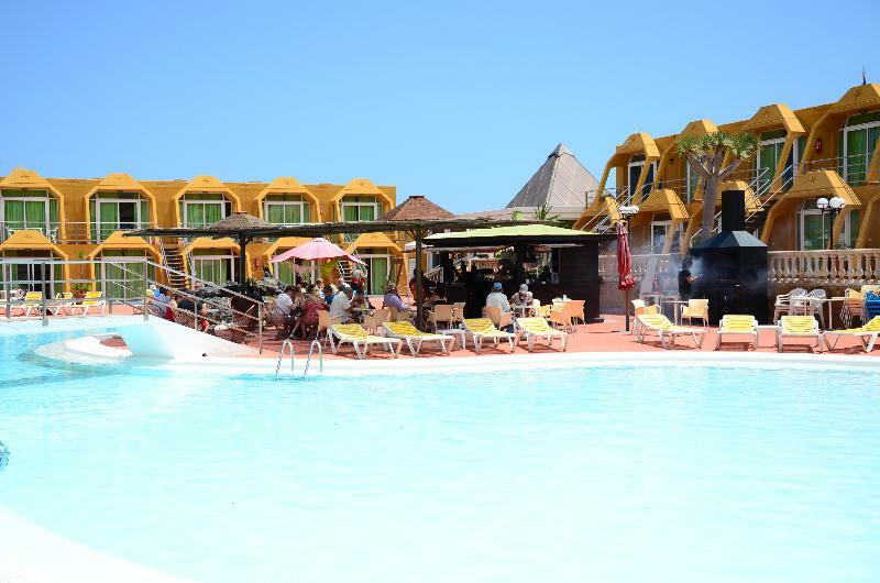 Aparthotel La Piramide Costa De Antigua Eksteriør bilde
