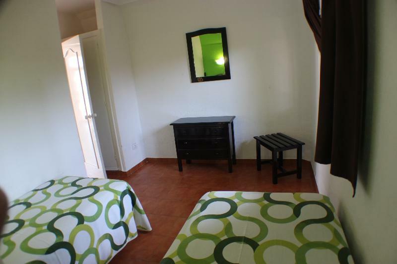 Aparthotel La Piramide Costa De Antigua Eksteriør bilde