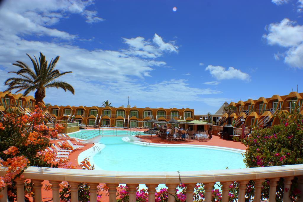 Aparthotel La Piramide Costa De Antigua Eksteriør bilde